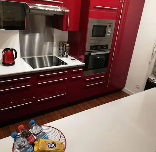Joli Appartement Avec Jardin Et 2 Parkings Prives
