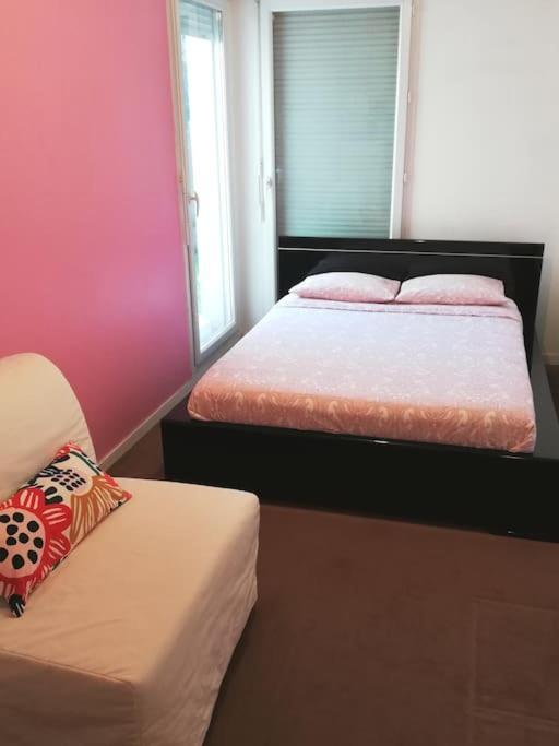 Joli Avec Jardin Et 2 Parkings Prives *