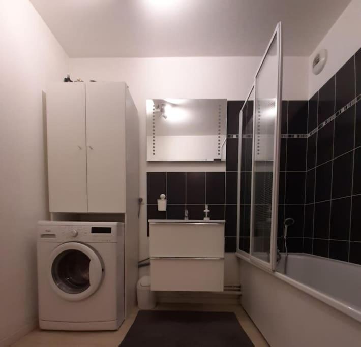 Apartment Joli Avec Jardin Et 2 Parkings Prives