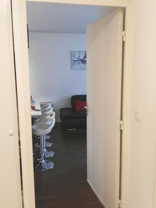 Apartment Joli Avec Jardin Et 2 Parkings Prives *