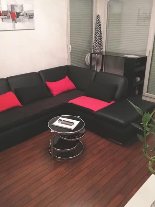 Joli Avec Jardin Et 2 Parkings Prives Apartment